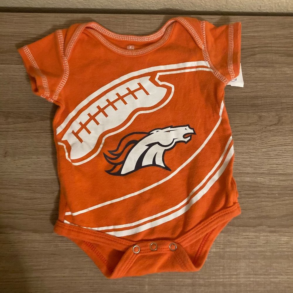 Denver Broncos Bodysuit NFL Team Apparel Orange 0-3 Months Short Sleeve Cotton